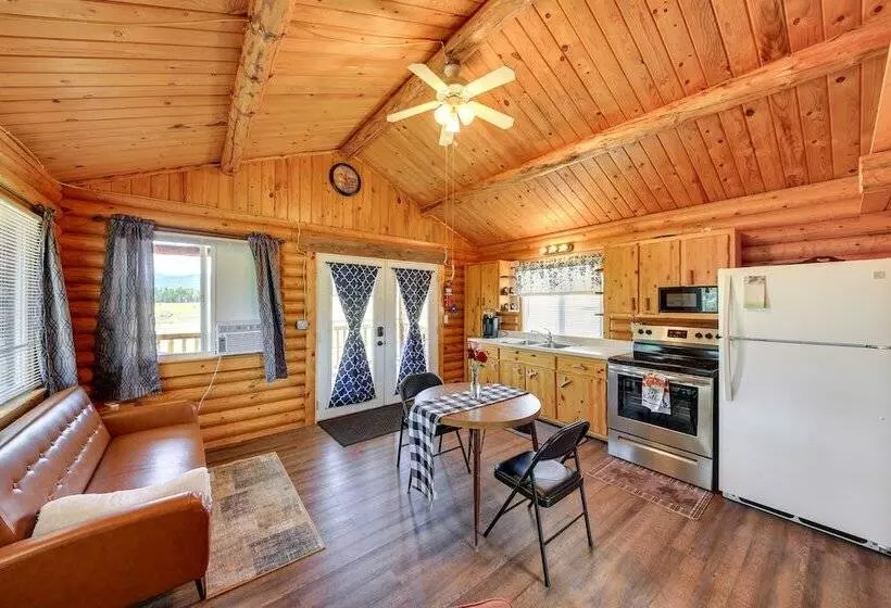 Cozy Farm Cabin   9 Mi To Trout Creek!