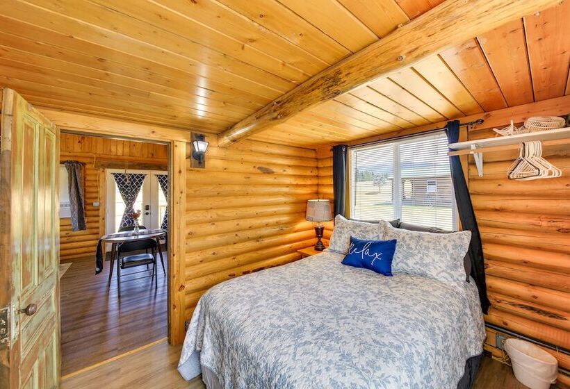 Cozy Farm Cabin 9 Mi To Trout Creek!