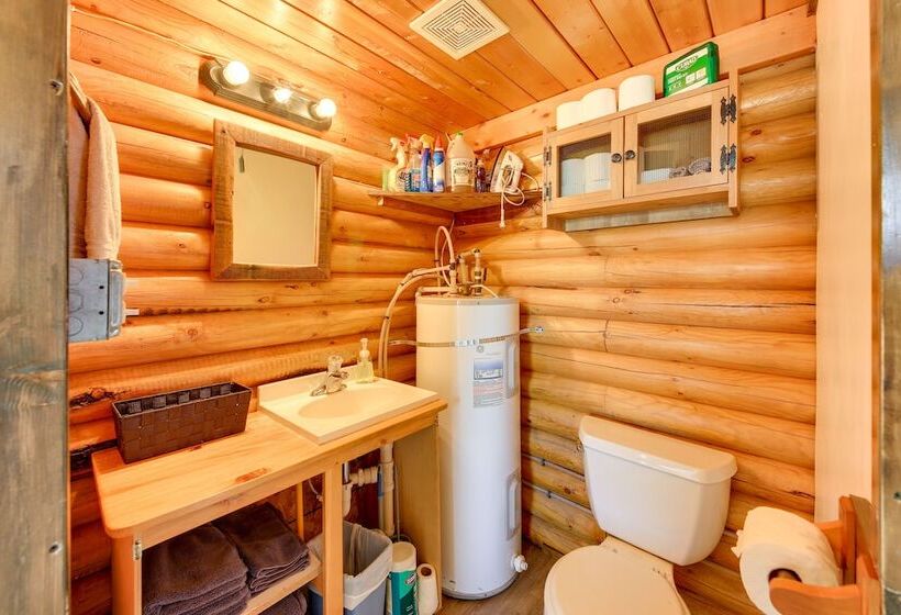 Cozy Farm Cabin 9 Mi To Trout Creek!