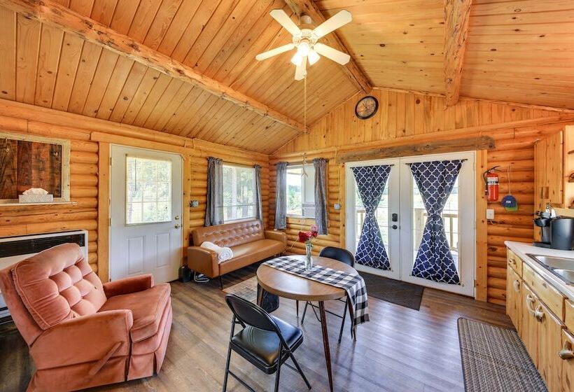 Cozy Farm Cabin 9 Mi To Trout Creek!