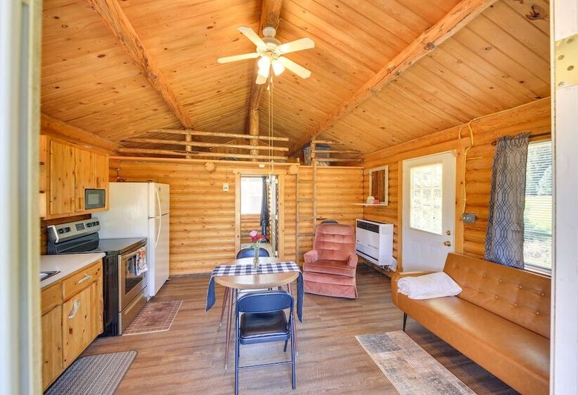 Cozy Farm Cabin 9 Mi To Trout Creek!