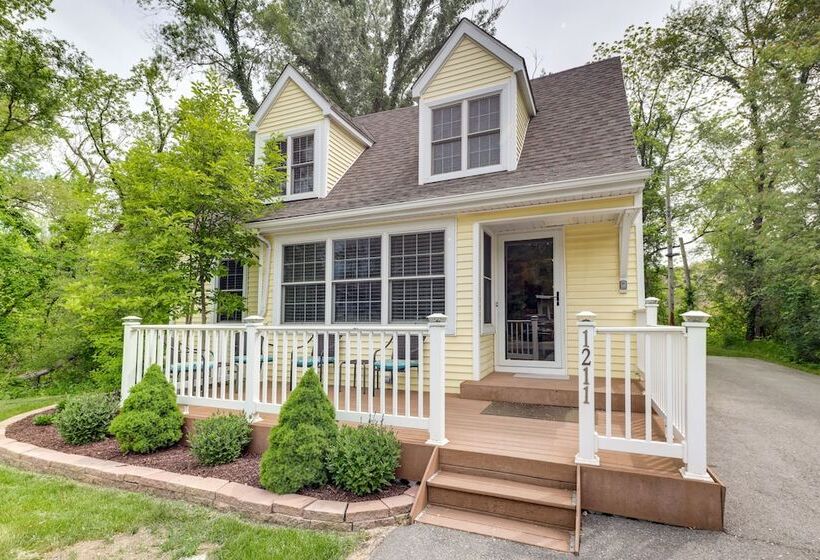 Steps To Lake Michigan Beach: Gary Vacation Rental