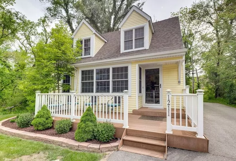 Steps To Lake Michigan Beach: Gary Vacation Rental