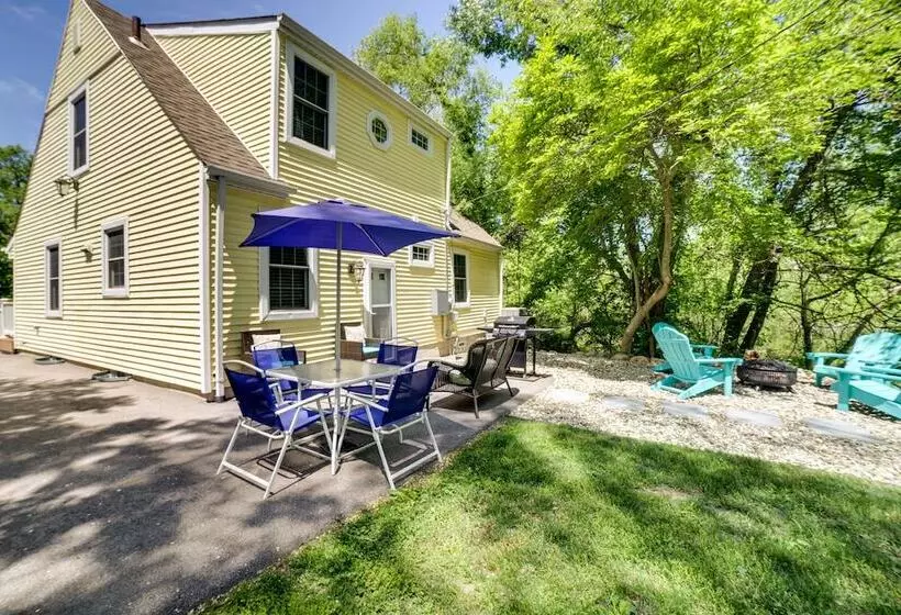 Steps To Lake Michigan Beach: Gary Vacation Rental