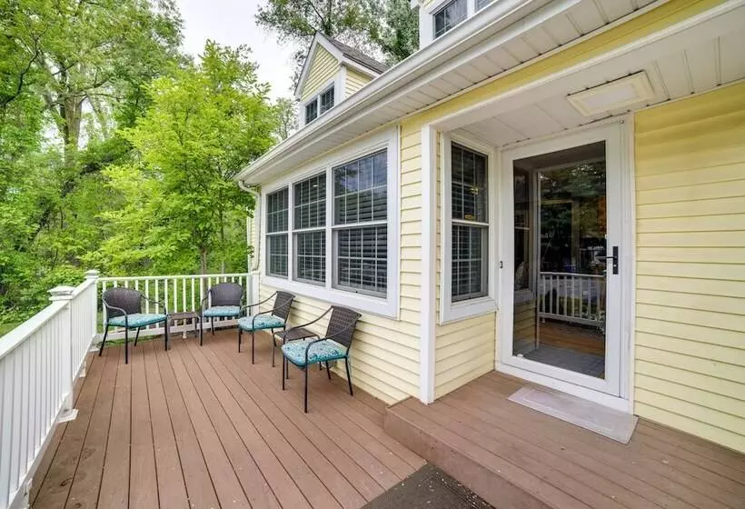 Steps To Lake Michigan Beach: Gary Vacation Rental