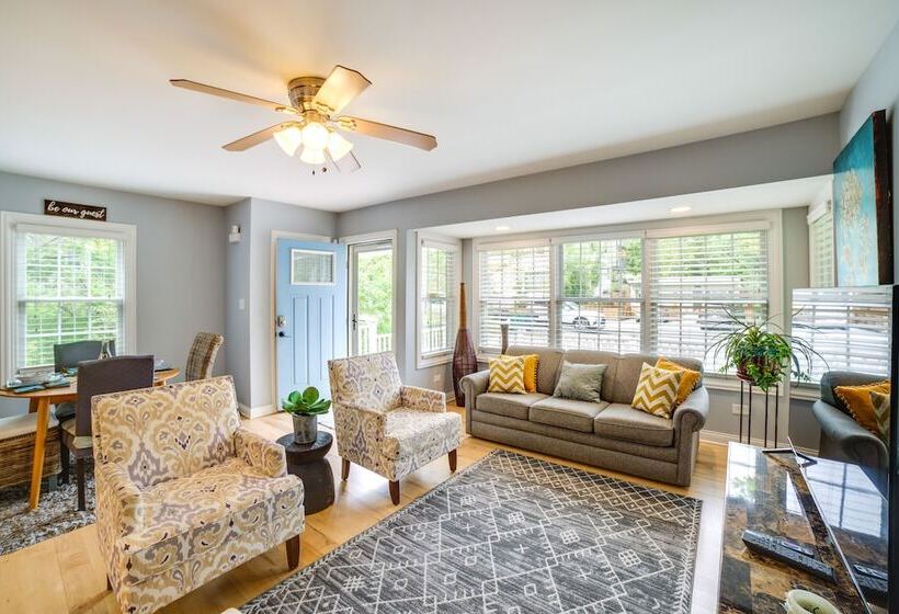 Steps To Lake Michigan Beach: Gary Vacation Rental