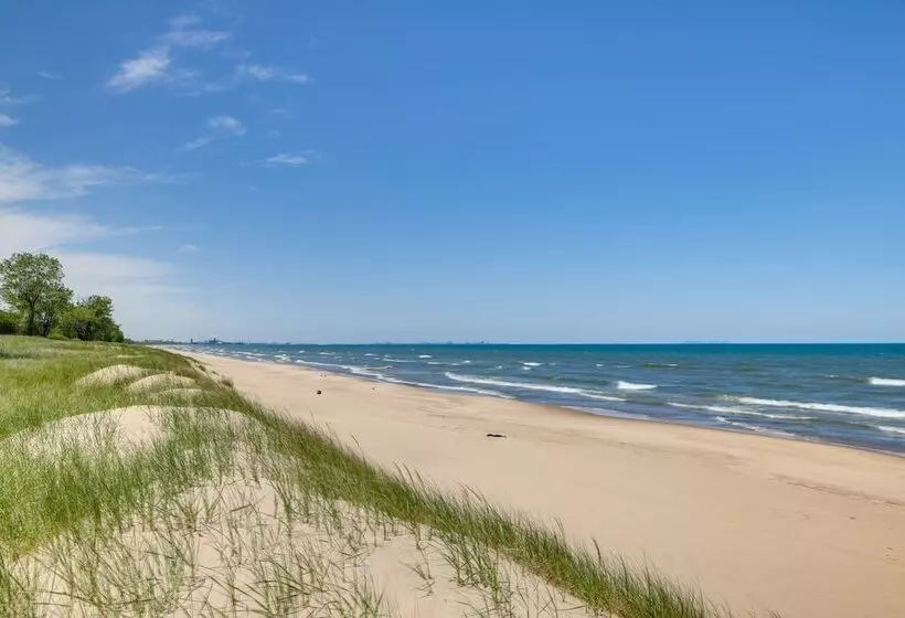 Steps To Lake Michigan Beach: Gary Vacation Rental