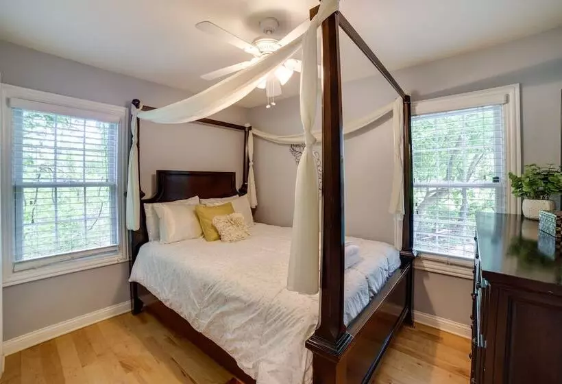 Steps To Lake Michigan Beach: Gary Vacation Rental