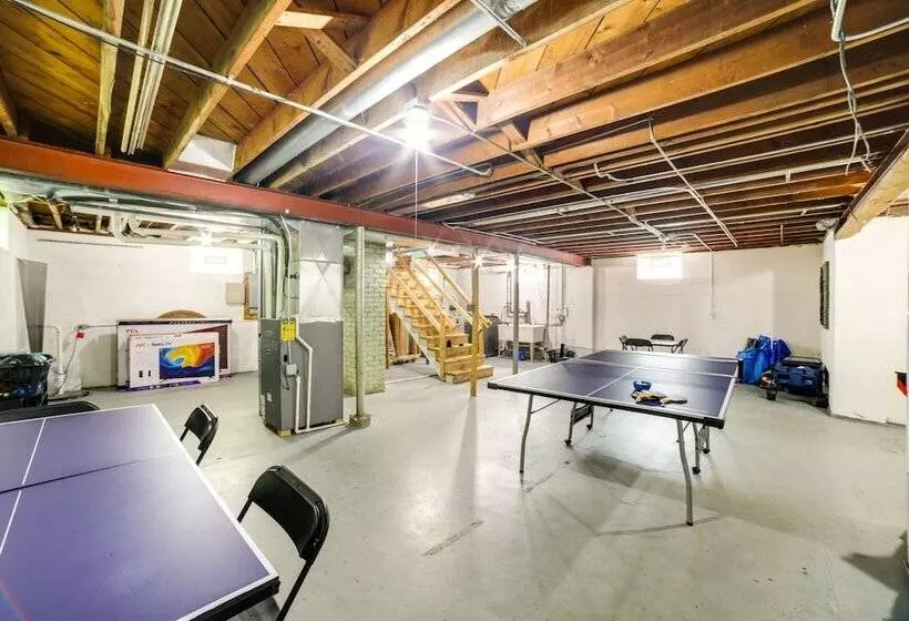 Steps To Lake Michigan Beach: Gary Vacation Rental