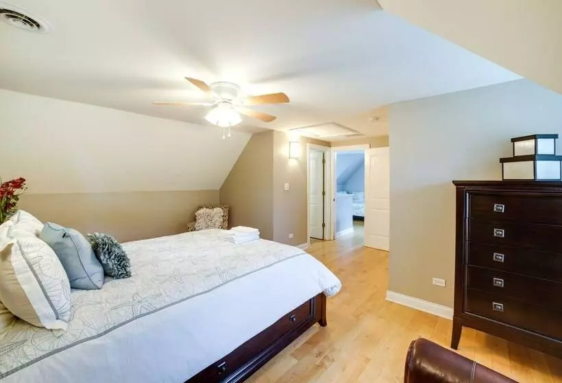 Steps To Lake Michigan Beach: Gary Vacation Rental