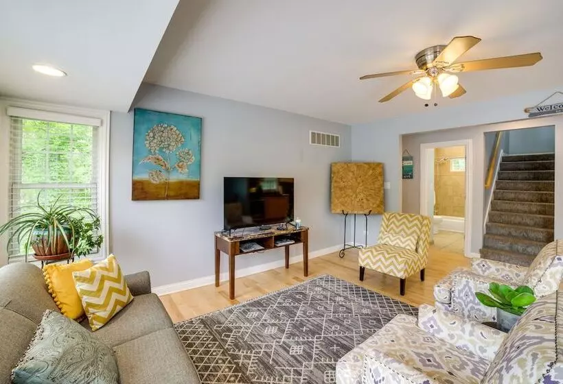 Steps To Lake Michigan Beach: Gary Vacation Rental