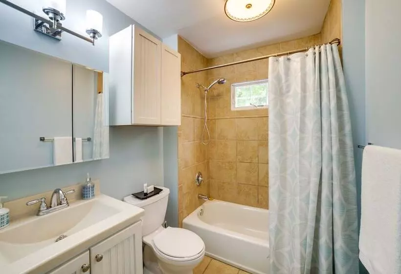 Steps To Lake Michigan Beach: Gary Vacation Rental