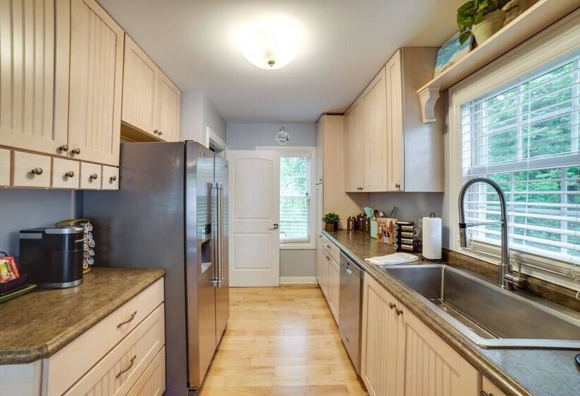 Steps To Lake Michigan Beach: Gary Vacation Rental