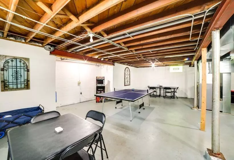 Steps To Lake Michigan Beach: Gary Vacation Rental