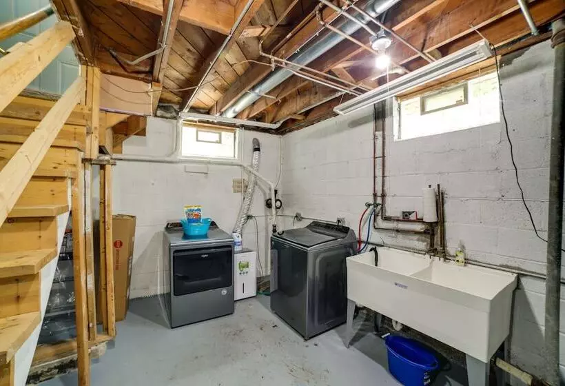 Steps To Lake Michigan Beach: Gary Vacation Rental