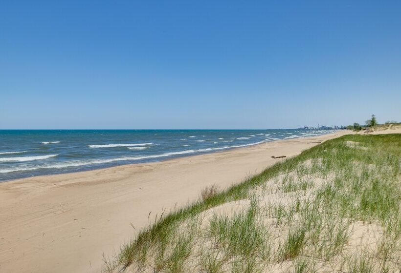 Steps To Lake Michigan Beach: Gary Vacation Rental