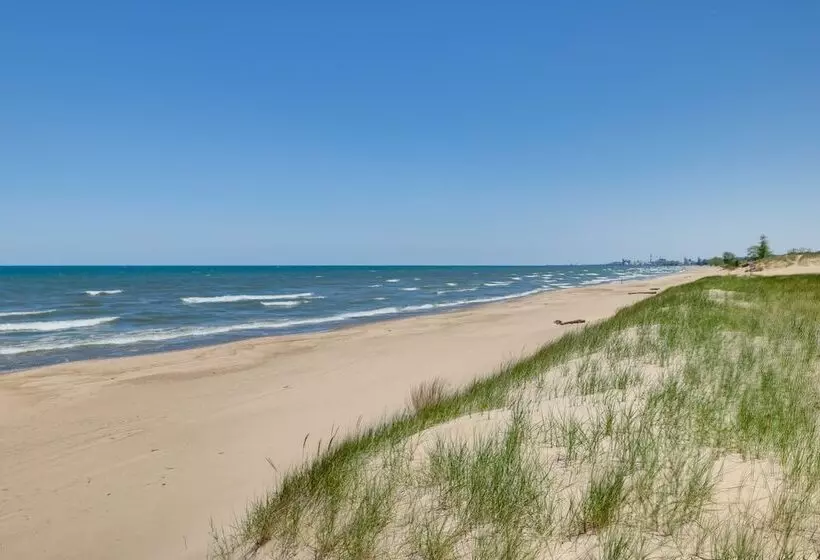 Steps To Lake Michigan Beach: Gary Vacation Rental