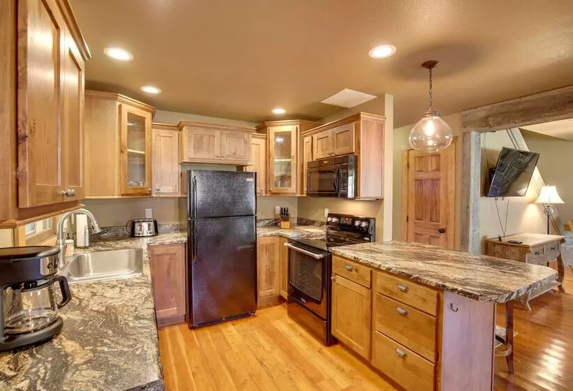 Cozy Lead Cabin W/ Deck < 1 Mi To Ski Slopes!