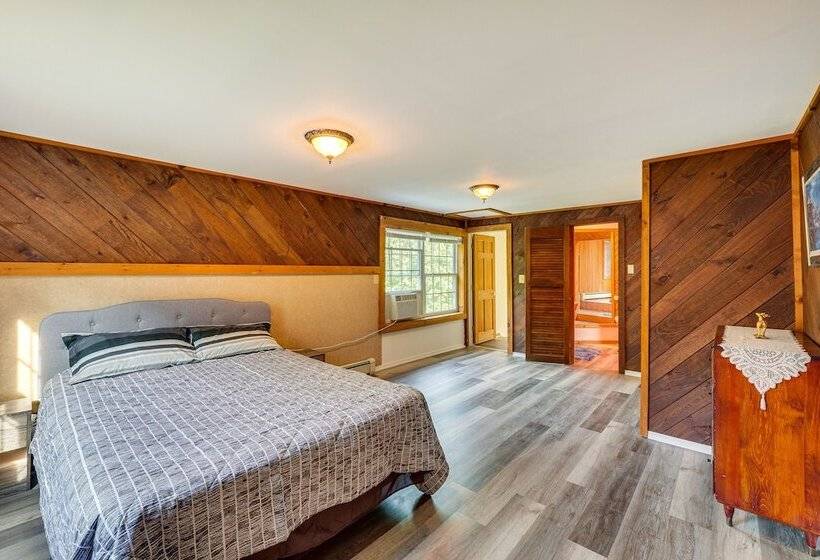 Cozy Livingston Manor Home W/ Wood Burning Stove!