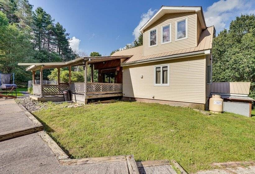 Cozy Livingston Manor Home W/ Wood Burning Stove!