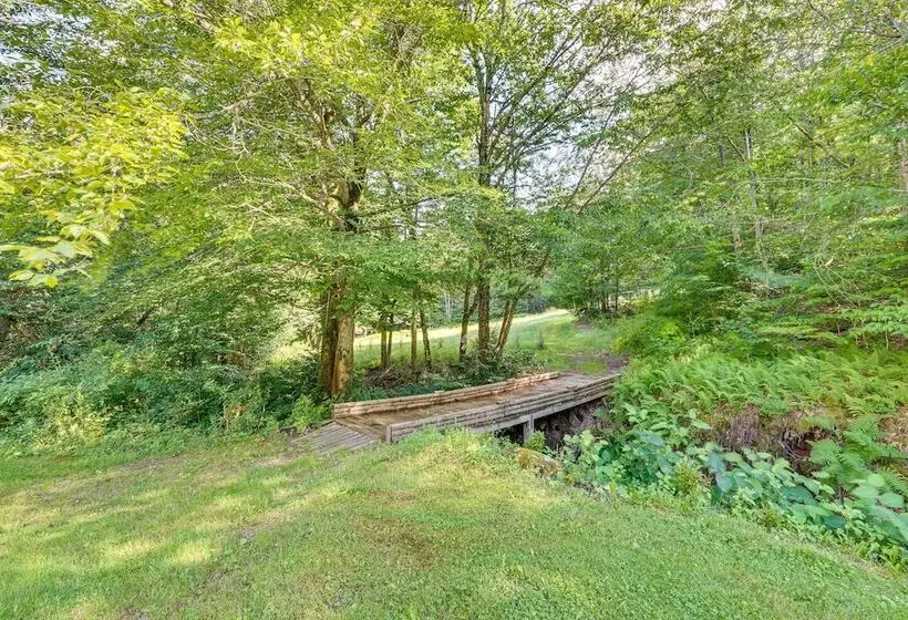 Cozy Livingston Manor Home W/ Wood Burning Stove!