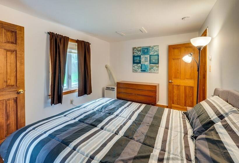 Cozy Livingston Manor Home W/ Wood Burning Stove!