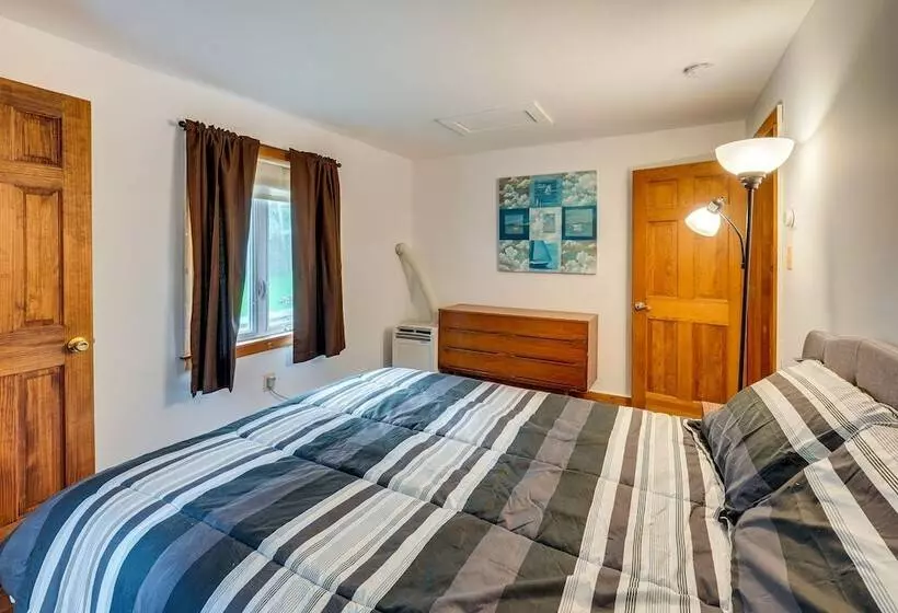 Cozy Livingston Manor Home W/ Wood Burning Stove!