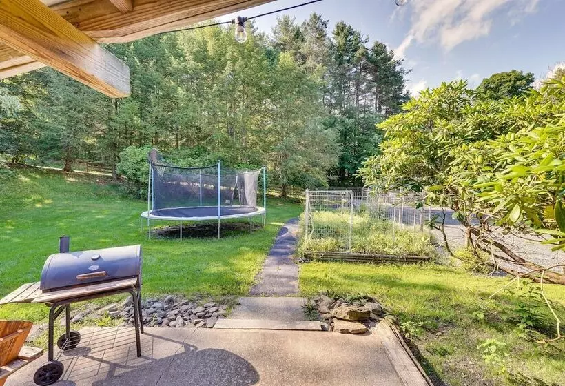 Cozy Livingston Manor Home W/ Wood Burning Stove!