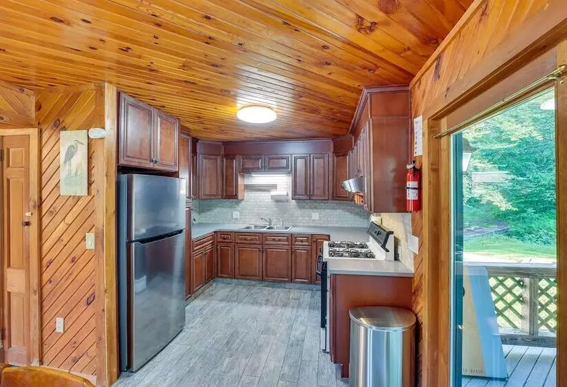 Cozy Livingston Manor Home W/ Wood Burning Stove!