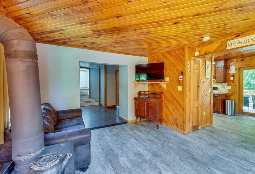 Cozy Livingston Manor Home W/ Wood Burning Stove!