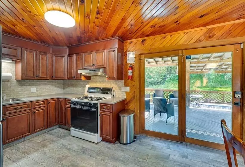 Cozy Livingston Manor Home W/ Wood Burning Stove!