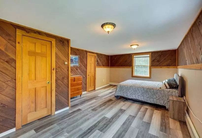 Cozy Livingston Manor Home W/ Wood Burning Stove!