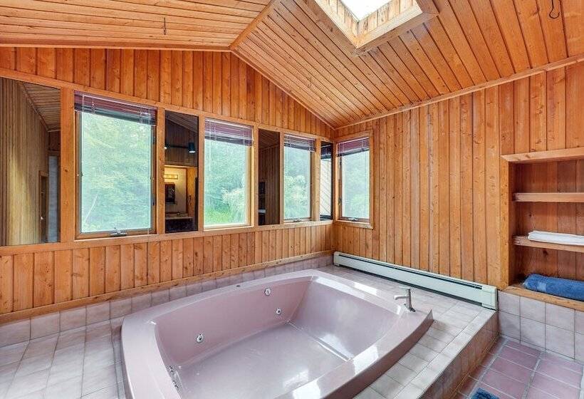 Cozy Livingston Manor Home W/ Wood Burning Stove!