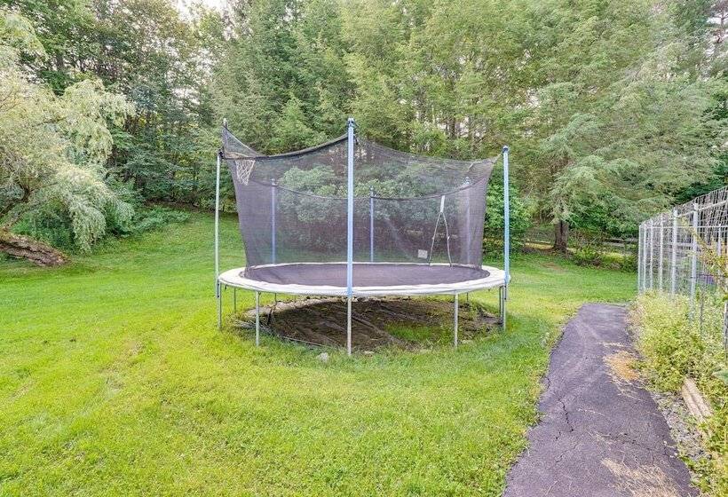 Cozy Livingston Manor Home W/ Wood Burning Stove!