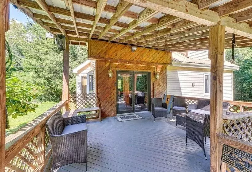 Cozy Livingston Manor Home W/ Wood Burning Stove!