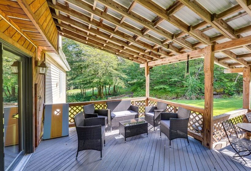 Cozy Livingston Manor Home W/ Wood Burning Stove!