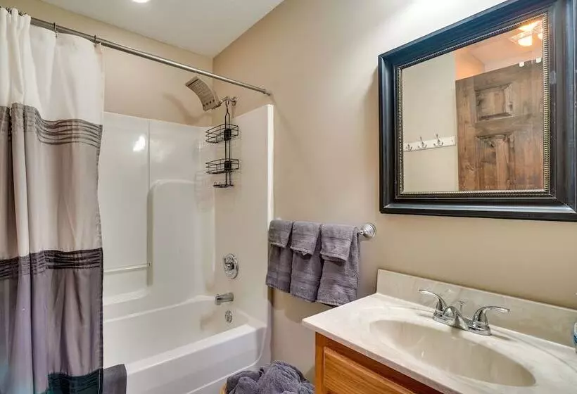 Cozy Tennessee Lake House W/ Grill & Fire Pit!