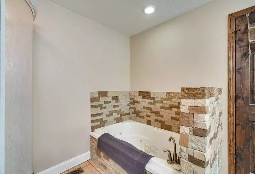 Cozy Tennessee Lake House W/ Grill & Fire Pit!