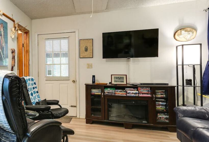 Dog Friendly Kingston Cabin W/ Wraparound Deck!