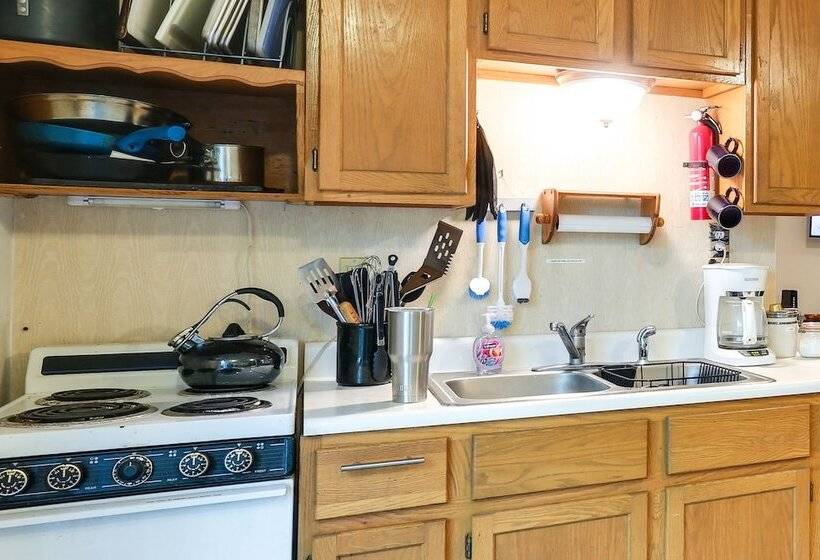 Dog Friendly Kingston Cabin W/ Wraparound Deck!