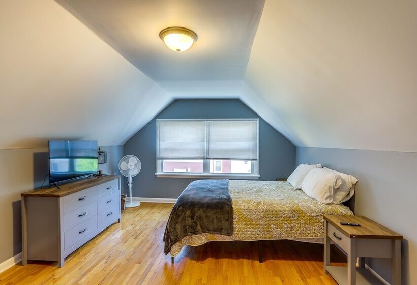 Dog Friendly Port Clinton Home: Walk To Lake Erie!