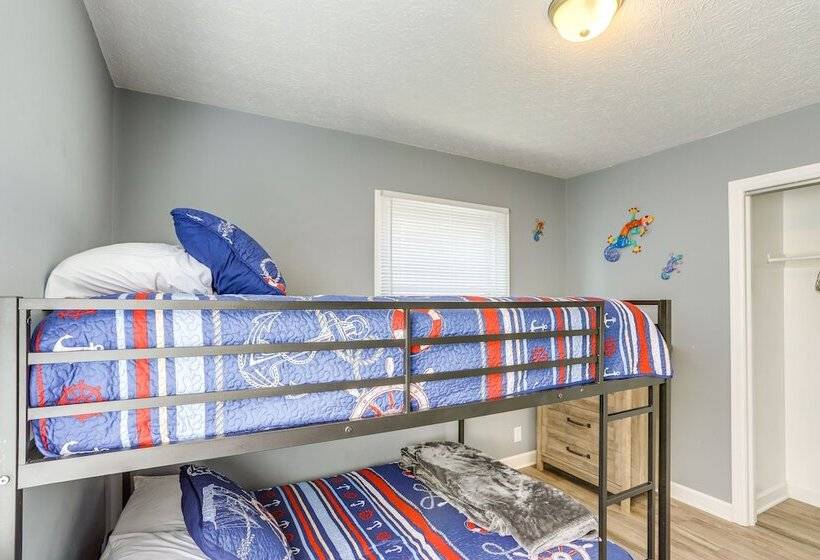 Dog Friendly Port Clinton Home: Walk To Lake Erie!