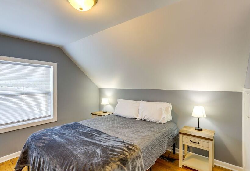 Dog Friendly Port Clinton Home: Walk To Lake Erie!