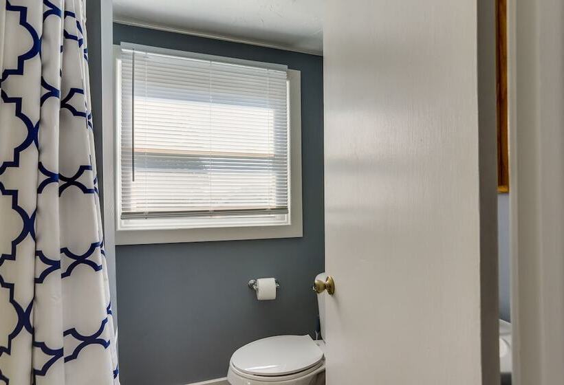 Dog Friendly Port Clinton Home: Walk To Lake Erie!