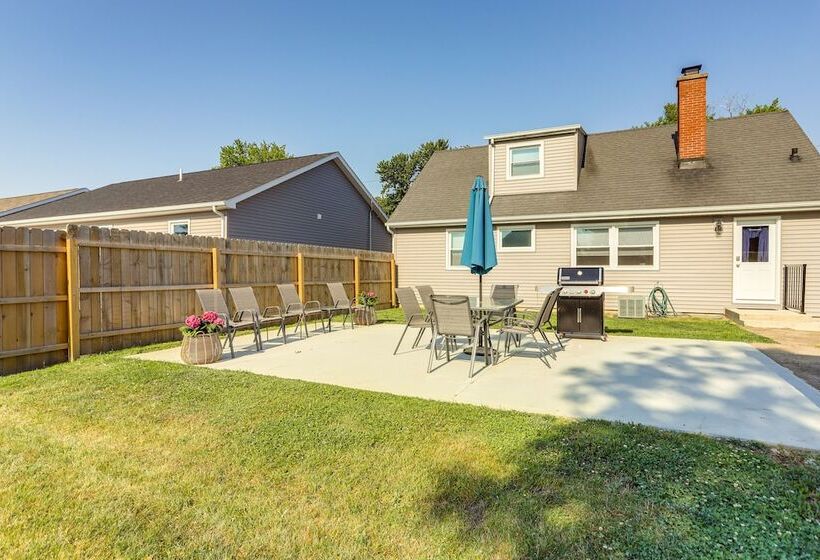 Dog Friendly Port Clinton Home: Walk To Lake Erie!