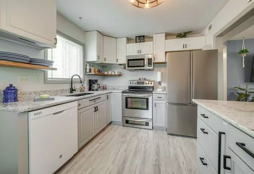 Family Friendly Leland Home W/ Patio & Grill