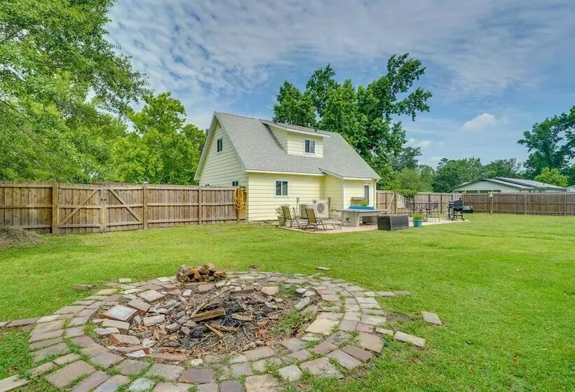 Family Friendly Leland Home W/ Patio & Grill
