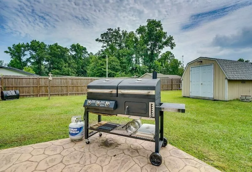 Family Friendly Leland Home W/ Patio & Grill
