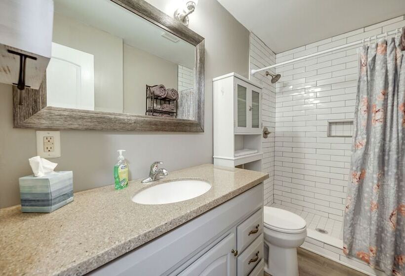 Family Friendly Leland Home W/ Patio & Grill