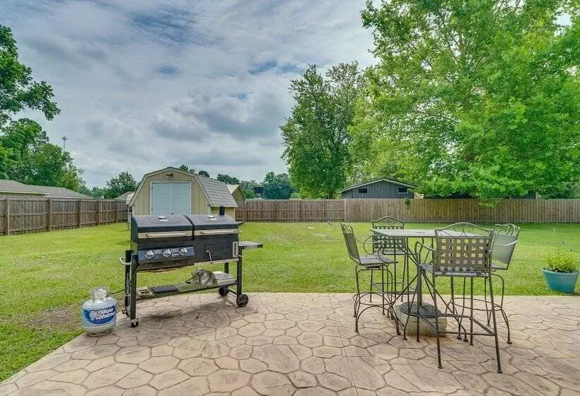 Family Friendly Leland Home W/ Patio & Grill